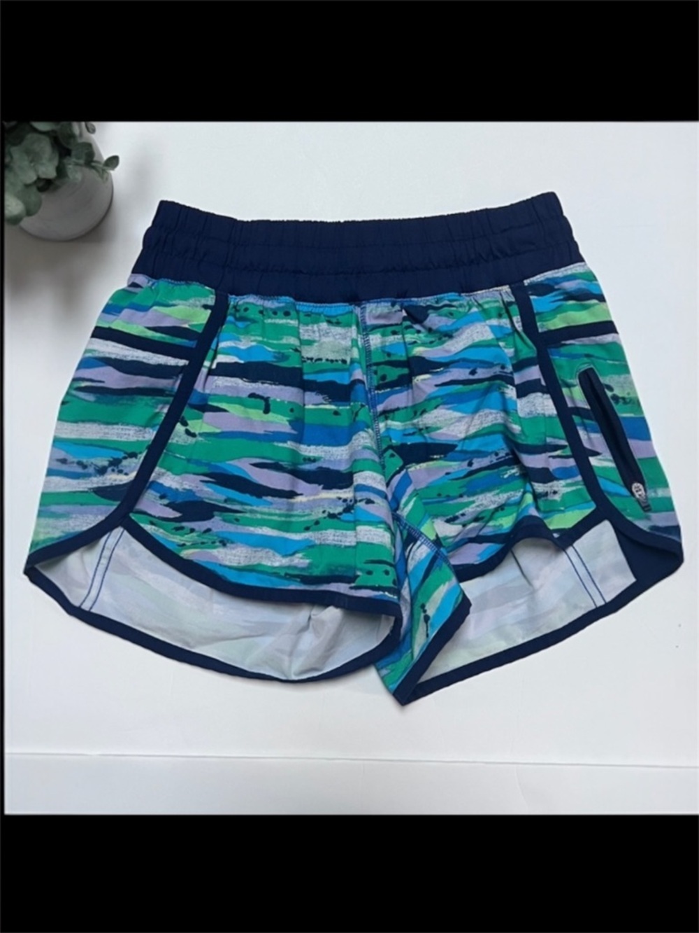 Lululemon Tracker Short III Seven Wonders Multi Size 6